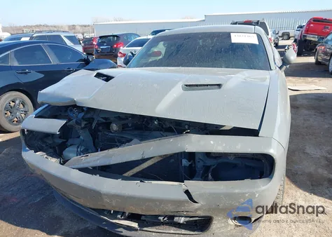 2017 Dodge Challenger Sxt z USA, uszkodzony, nr VIN 2C3CDZAG5HH573344